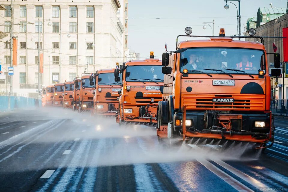 Содержание дорог москвы. Гбу автомобильные дороги народного ополчения 31. камаз 43253 поливалка. меркатор камаз поливомоечная машина. камаз 6520 поливалка.