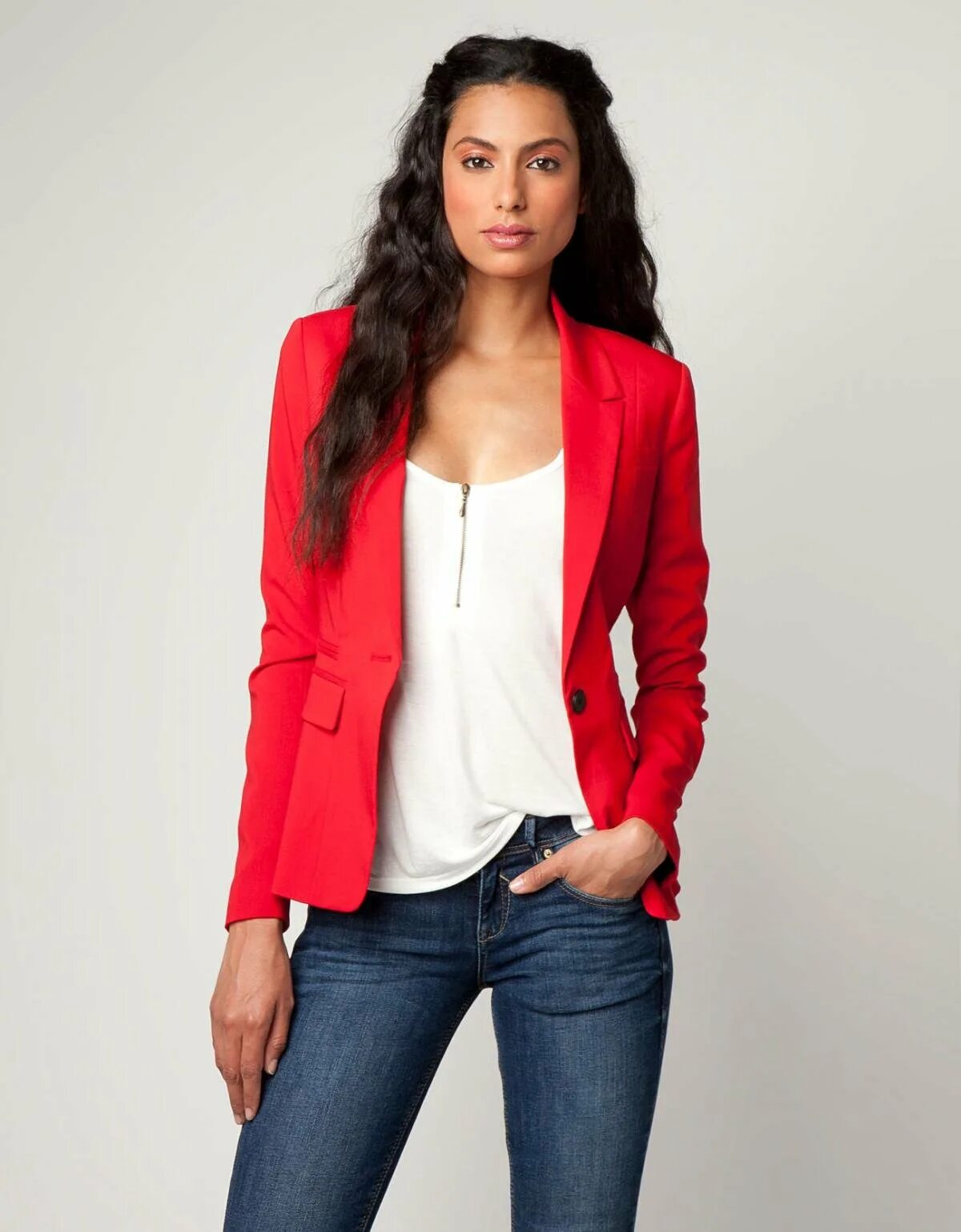 Красный пиджак женский удлиненный. Короткий пиджак женский. Красный удлиненный пиджак. Bershka пиджак женский красный. Пиджак в красную полоску.