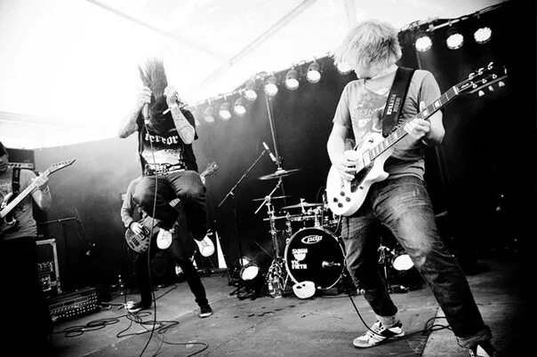 Аддис абеба исполнитель. Аддис абеба. Жители ямайки ямайцы. Аддис абеба. Positive vibration.