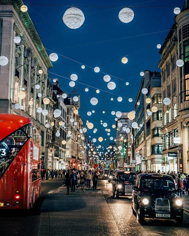 Оксфорд-стрит в Лондоне. Oxford Street в Лондоне. Достопримечательности Лондона Оксфорд стрит. Оксфорд стрит Лондон перекрёсток. Oxford street shops