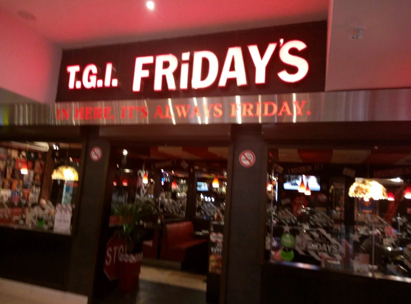 I. T g i friday s. T g i friday s. Tgi fridays москва. Ресторан tgi fridays.