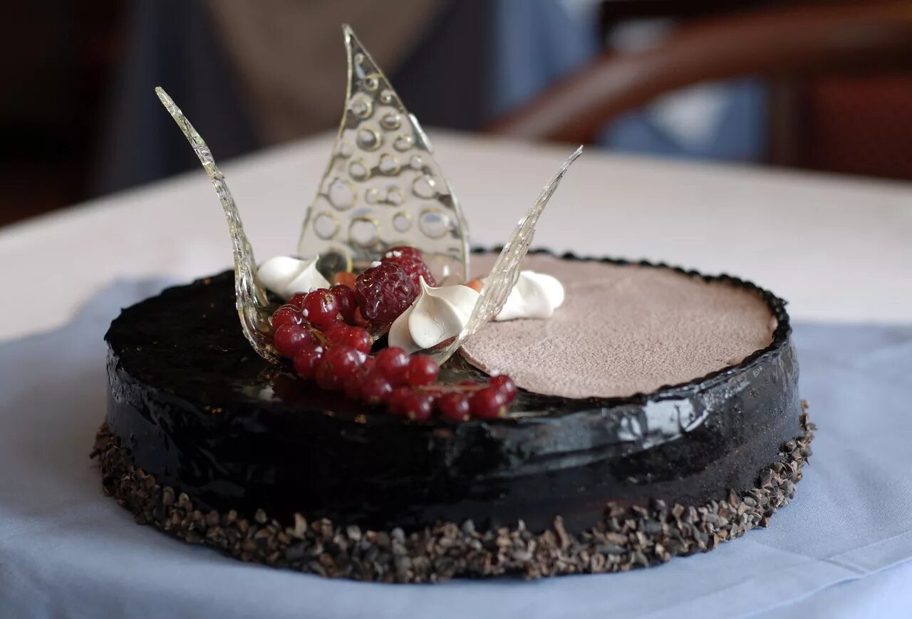 маленькие самые самые маленькие торты. микро торт фото. свадебные торты из полимерной глины. дизайн торта чисто белый. самый маленький тортик в мире.