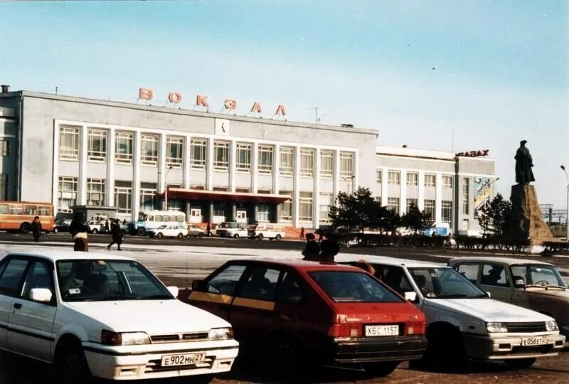Хабаровск 2000 год. Хабаровск 90 е. Хабаровск 90 е. Старый хабаровск площадь ленина. Ейск 90-е.