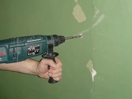 Как просверлить отверстие в деревянной стене