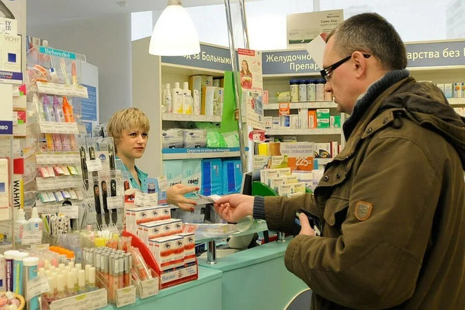 Аптека воскресенск заказать лекарства. Лекарства. Препараты в аптеке. Аптека лекарства. Покупатель в аптеке.