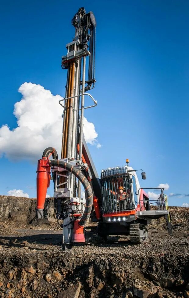 Бурильная установка. Нефтяное оборудование. Бур станок sandvik. Оборудование для бурения нефтяных скважин. Буровое оборудование.