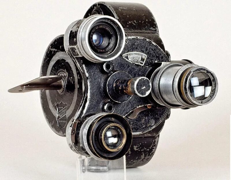 Кинокамера делает 32 за 2. Аймо кинокамера фронтовая. Кинокамера КС-50б. Кинокамера Аймо 35 мм. Советская кинокамера КС-4.