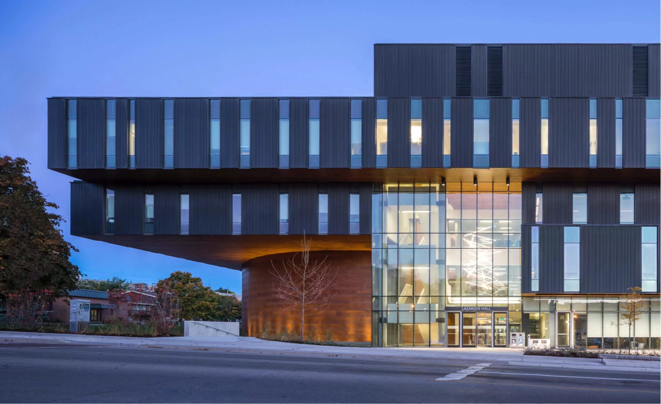 Современные театры архитектура. Lazaridis Hall Diamond Schmitt Architects. Современные здания. Общественные здания. Современные фасады общественных зданий.