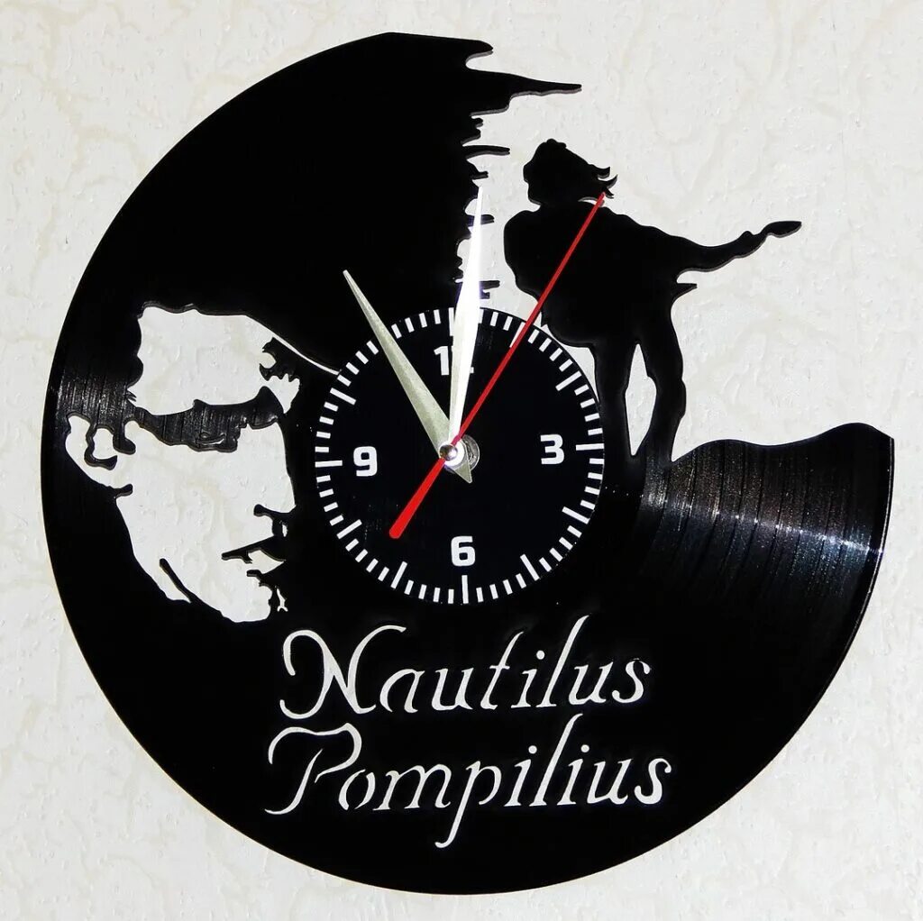 Шрифт наутилус. Nautilus Pompilius логотип группы. Часы из винила. Часы из виниловых пластинок. Наутилус Помпилиус обложка.
