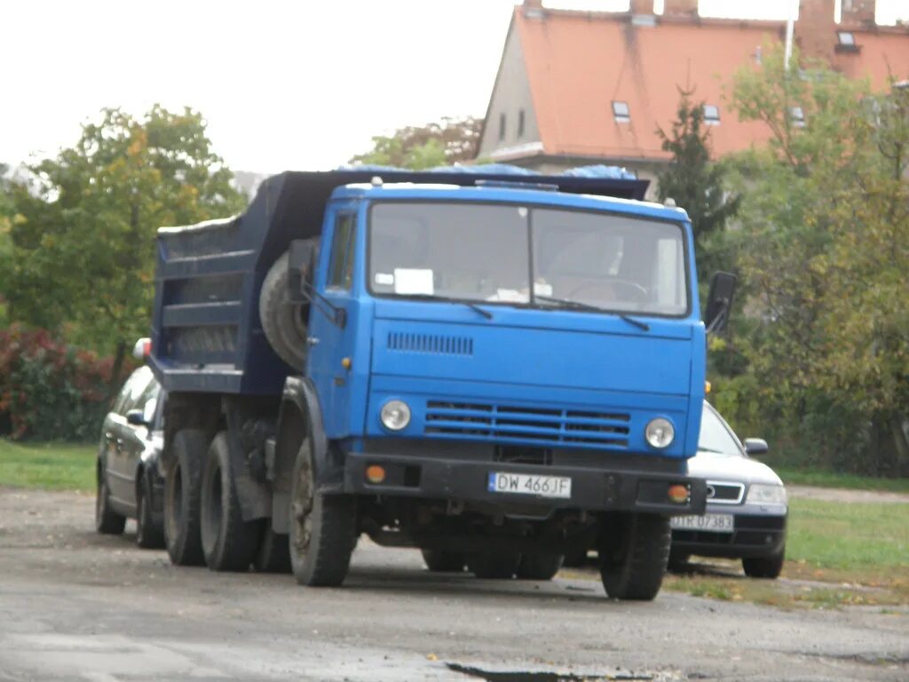 Украли камаз с тюльпанами. КАМАЗ 55111. КАМАЗ 55111 синий. КАМАЗ 55111 С прицепом. КАМАЗ 55111 ДТП.