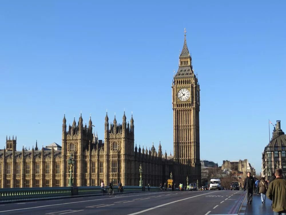 Биг бен что это. Башня Биг Бен в Лондоне. Часовая башня Биг Бен. Биг-Бен (башня Елизаветы). Вестминстерский дворец Лондон башня Елизаветы.