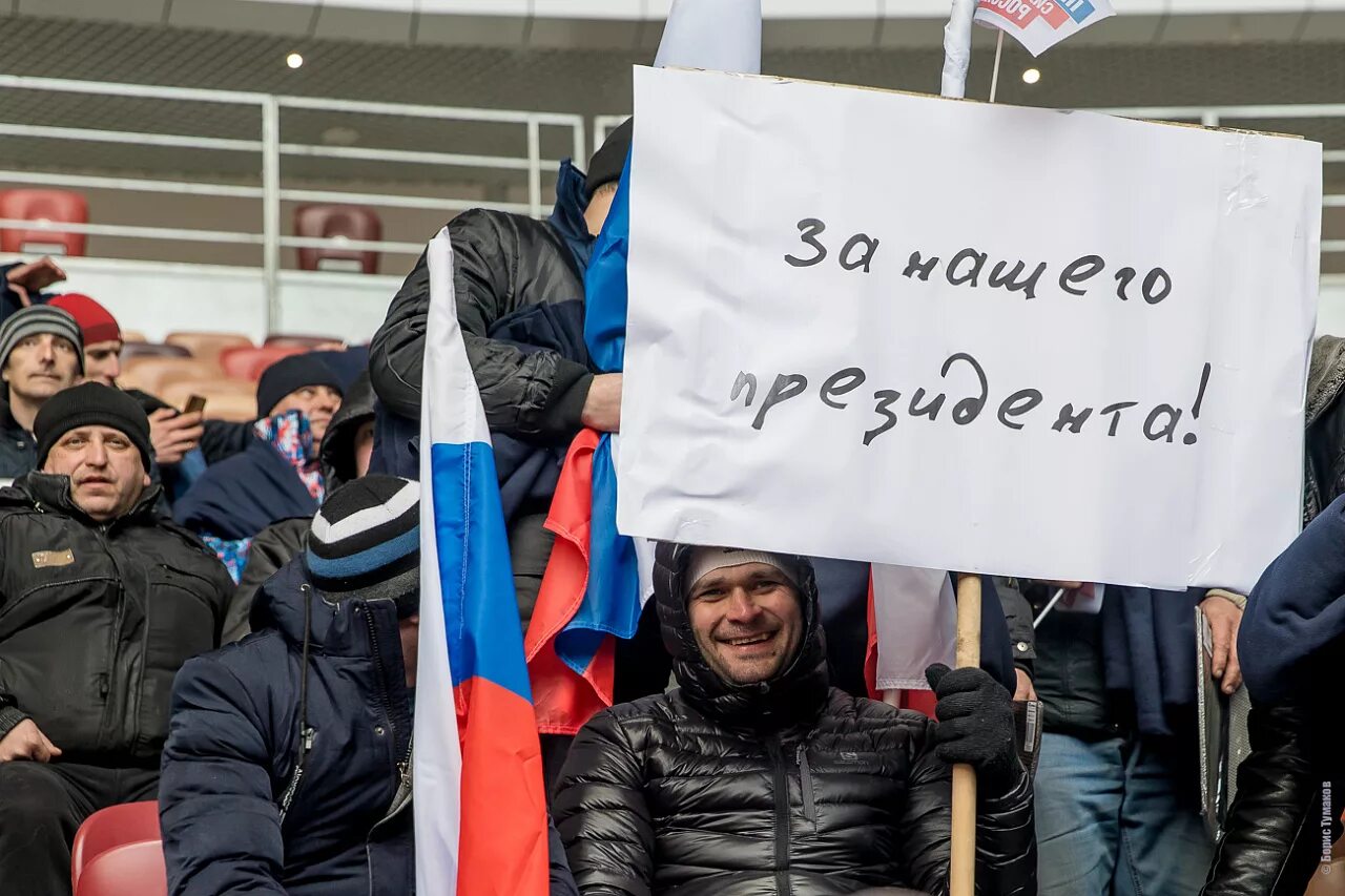 Митинг за Путина. Плакаты в поддержку Путина. Митинг за поддержку Путина. Молодежь за Путина. Группа сильная россия