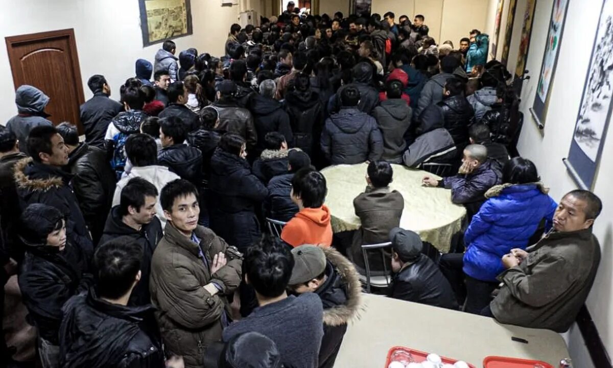 Люберцы кирова 10 миграционная. Люберцы парковая 3. Очередь из мигрантов. Миграции люберецкое. Му люберецкое мвд 3-е почтовое отделение.