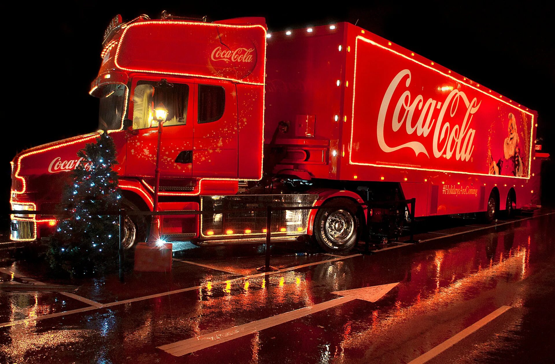Freightliner Кока кола. Новогодний грузовик Кока-кола. Рождественский грузовик Coca-Cola. Новогодний грузовик Кока колы.