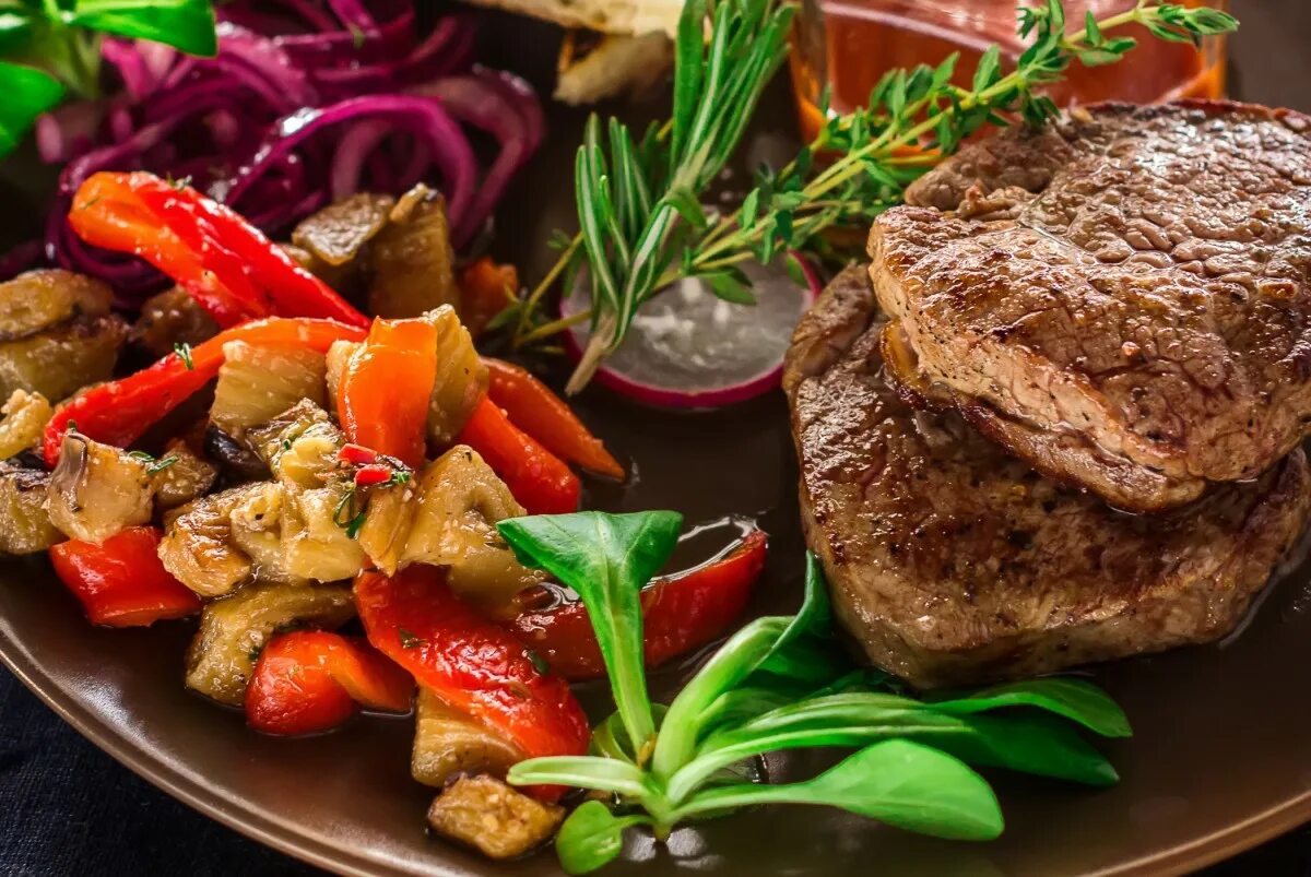 Приготовить что нибудь вкусное из мяса