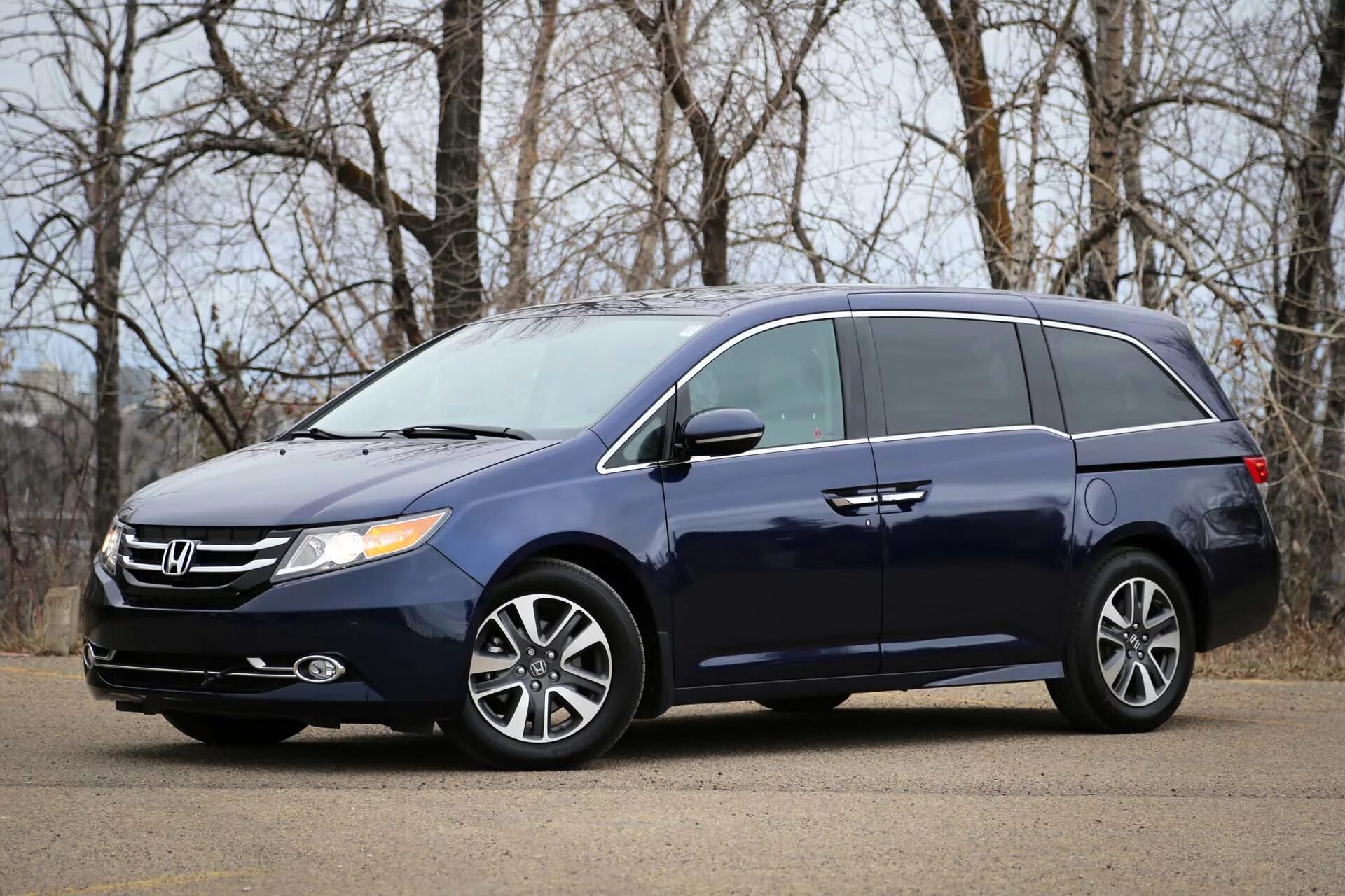 Honda Odyssey 2015. Хонда Одиссей 2015г. Honda Odyssey 2016. Минивэн Honda Odyssey 2016.