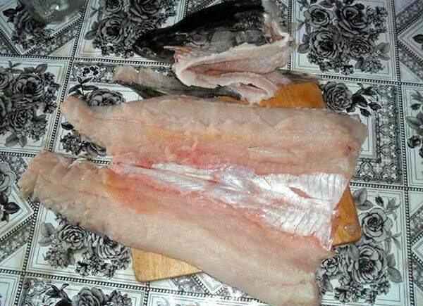 Щука соленая. Щука таранка. Селёдка малосольная в домашних. Маринад для щуки. Щука соленая с луком.