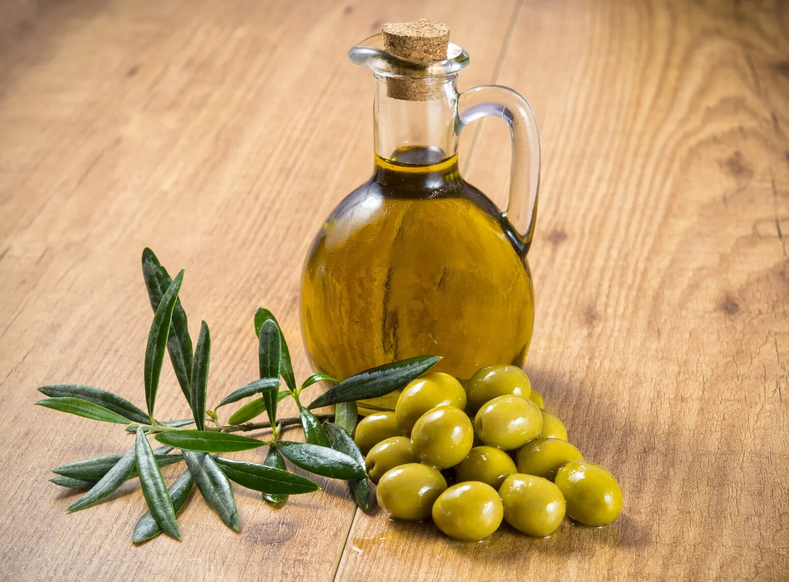 Оливковое 5 л. Оливковое масло в кувшине. Олива. Соусник под оливковое масло. Подставка под оливковое масло серебро.