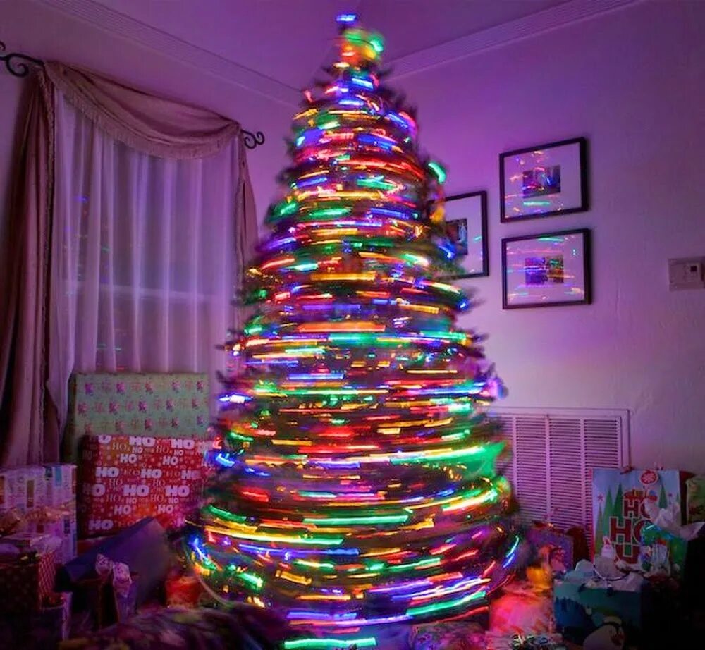 креативные новогодние елк. светящаяся елка в машину. световая фигура елка уличная. елка из ниток и клея своими руками. елка конусная из гирлянды.