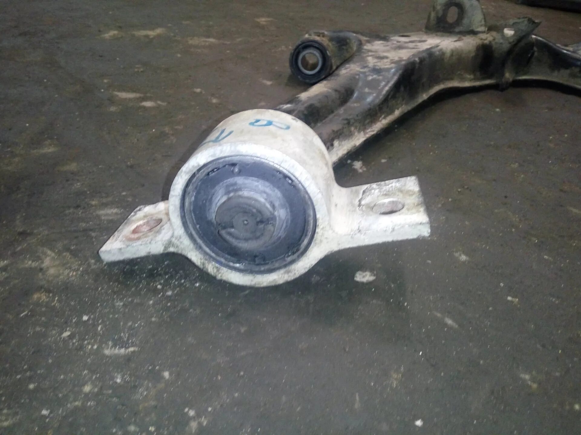 Сайлентблок задний переднего рычага ниссан. Сайлентблок переднего рычага ниссан максима а33. передний сайлентблок переднего рычага ниссан максима а 32. сайлентблок задний переднего рычага ниссан цефиро а33. задние сайлентблоки передних рычагов ниссан максима а33.