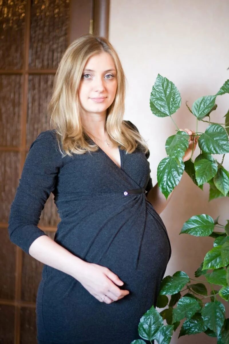 Россия забеременела. Молодые беременные.