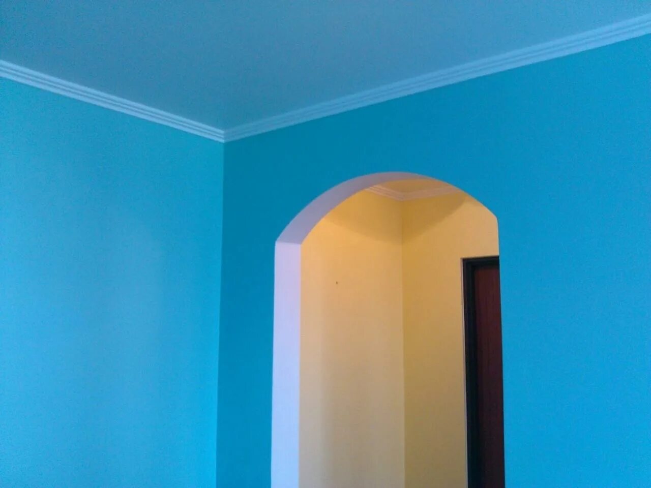 Цветной потолок из гипсокартона. Фигурные потолки и стены из гипсокартона. Стены из гипсокартона под покраску. Грунтование стен. Окрашивание стен водоэмульсионной краской.