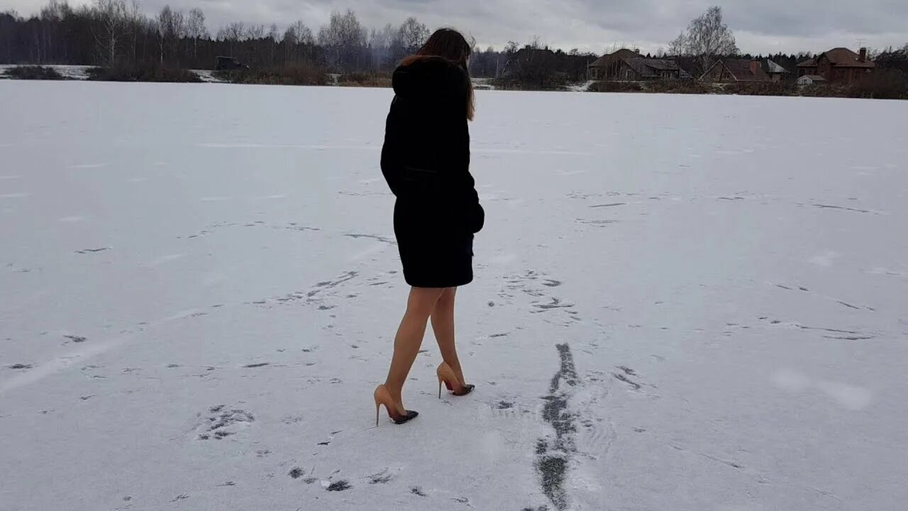 снег до колен. снег по колено. снег до колен. сугробы по колено. курганская область снег.