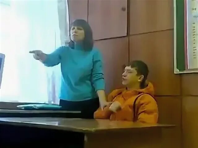 Учительница издевается