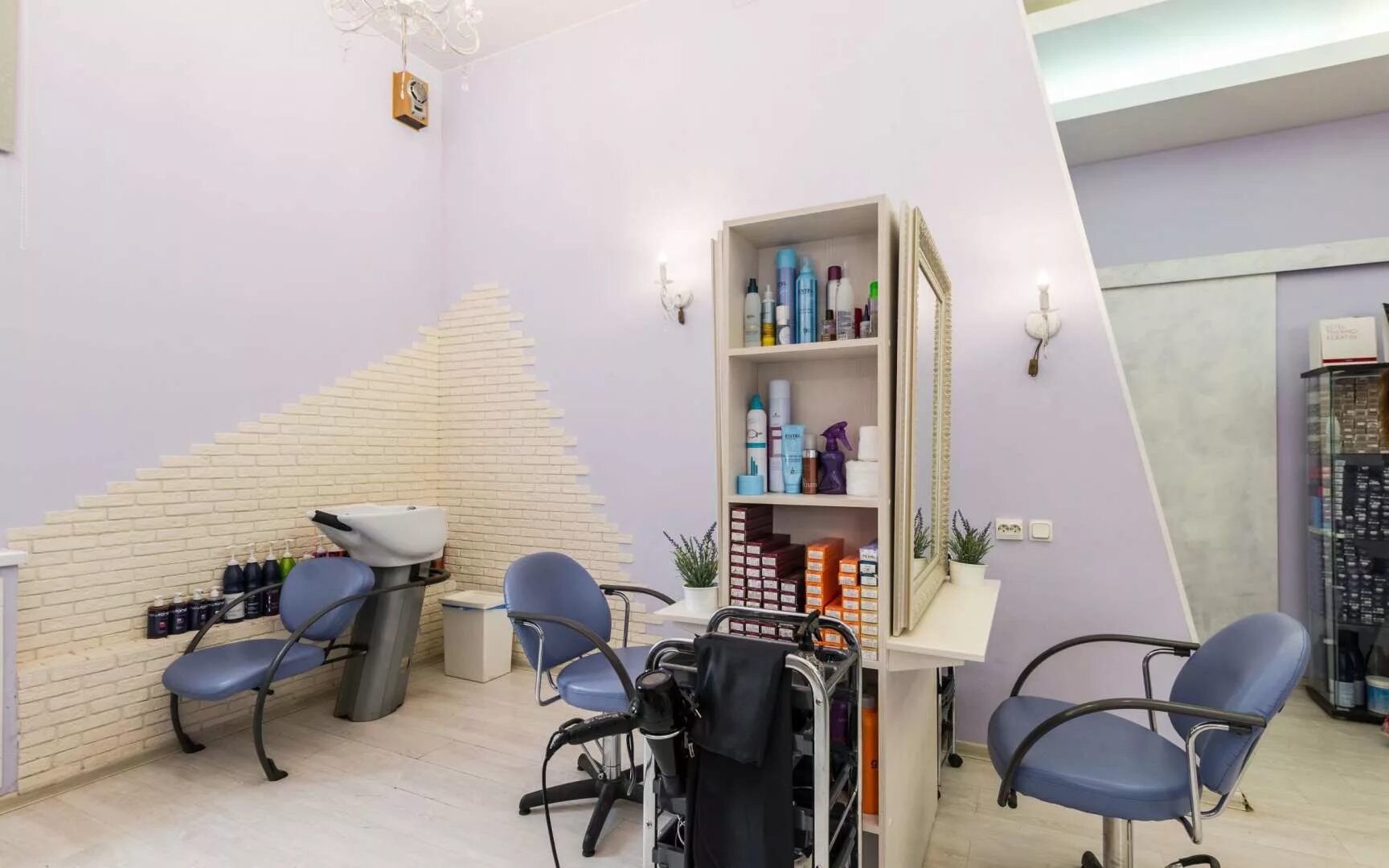 Березники ортопедический салон пятилетки 32. Камея салон красоты чебоксары. Салон на пятилеток. Кабинет косметолога. Салон красоты лаванда волгодонск.