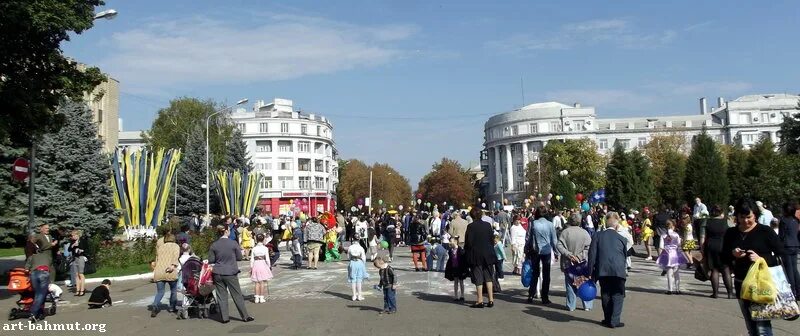бахмут артемовск донецкая обл. бахмут по русски. бахмут площадь города. бахмут по русски. бахмут до 2014 года.