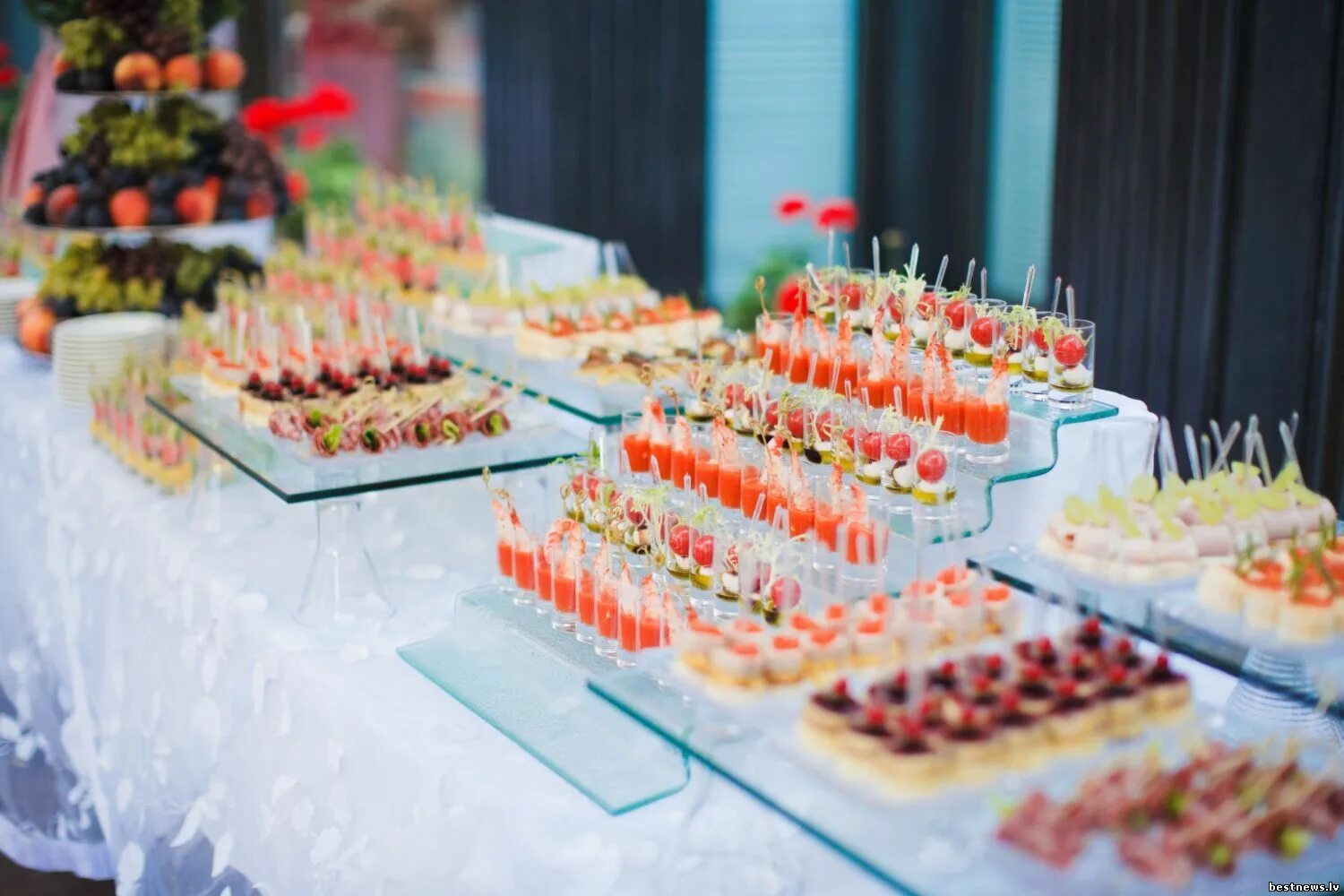 Event кейтеринг. Incity Catering кейтеринг. Кейтеринг Фуршет. Фуршет в ресторане. Выездной кейтеринг.