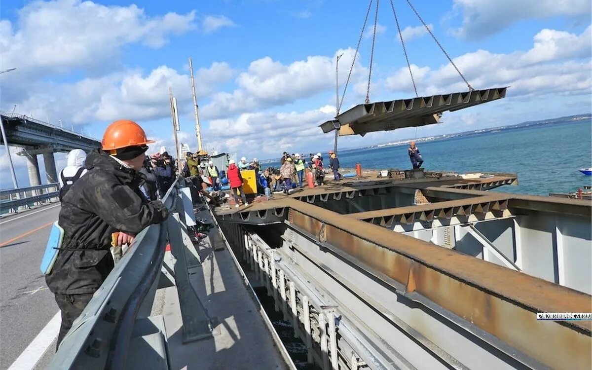 Рухнул пролет Крымского моста. Крым мост. Металлоконструкции Крымского моста. Восстановление Крымского моста. Запись разговора про крымский мост