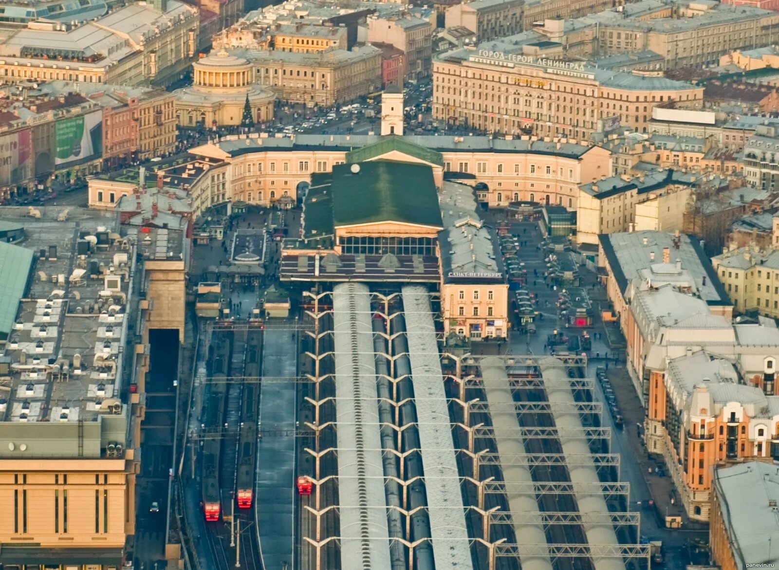 File:Sankt-Petěrburg, Moskevské nádraží.jpg - Wikipedia