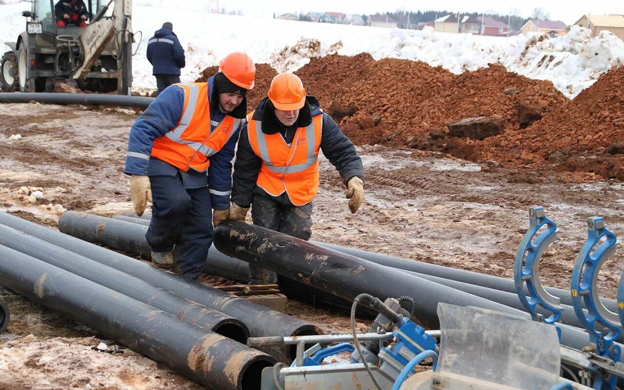 Наружные сети водопровода. Прокладка наружных сетей водопровода. Монтаж наружного водоснабжения. Монтажник наружных трубопроводов.