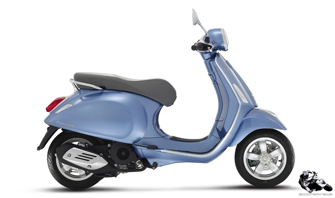 Первые скутеры. Vespa GTS 300 2023. Скутер Vespa Primavera. Скутер Веспа 125. Веспа 2022.