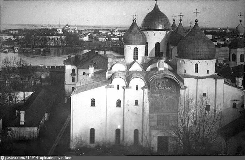 Храм святой софии в новгороде фото Файл:VNovgorog SaintSophiaCathedral  Википедия