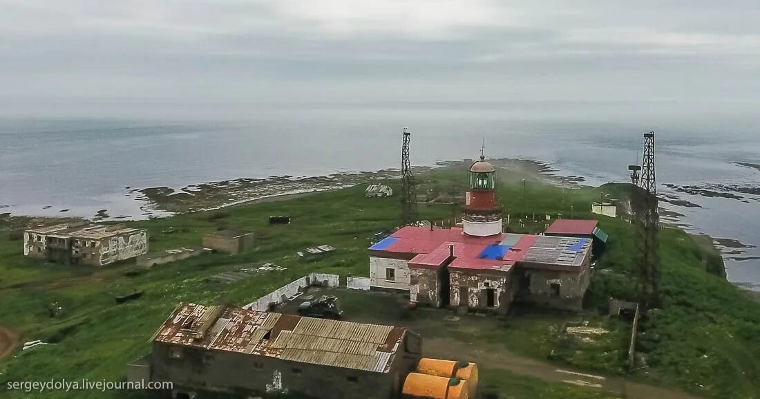 Маяк терпения. Мыс георгия сахалин. Маяк мыс свободный сахалин. Маяк терпения. Мыс терпения метеостанция.