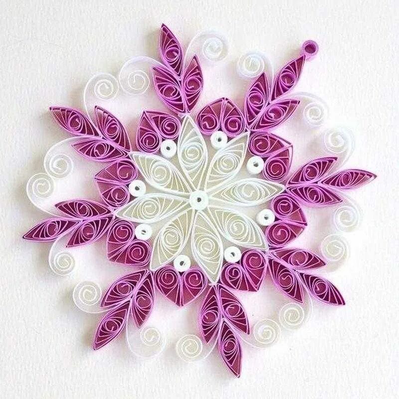 Снежинку для начинающих. Квиллинг снежинки. Снежинки в квиллинге. Квиллинг снежинки. Новогодний квиллинг.