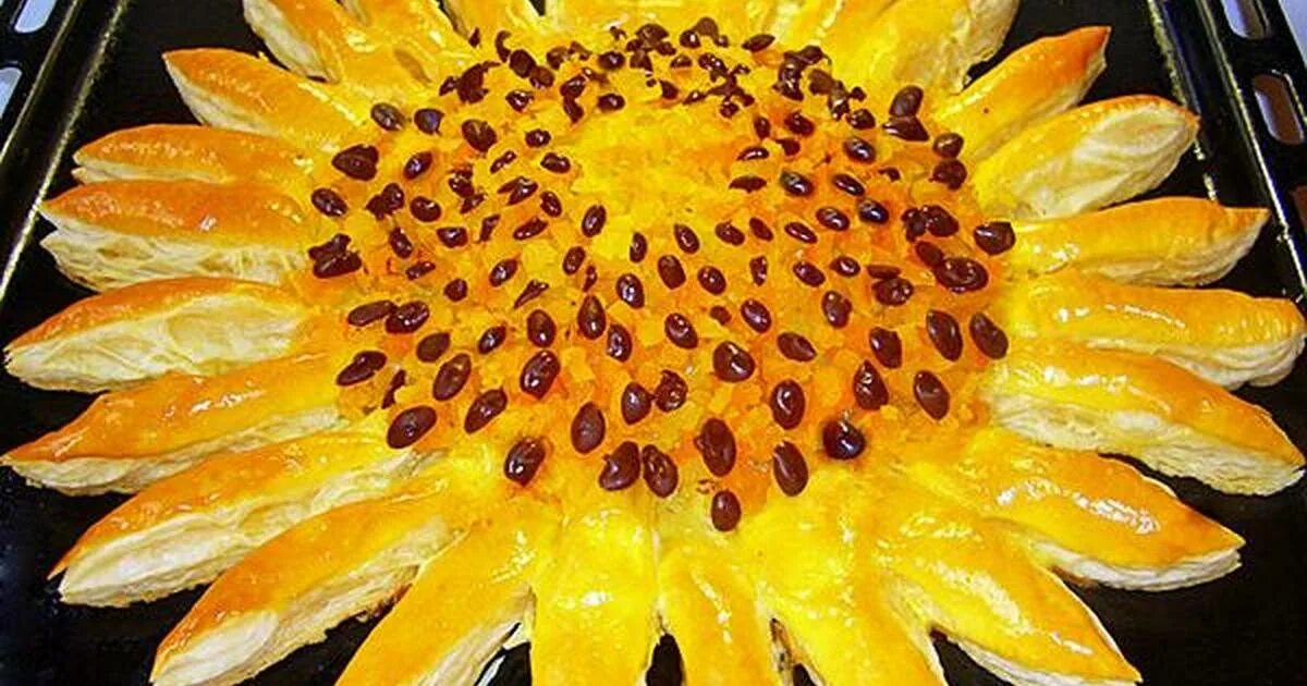 пирог в виде подсолнуха. пирог подсолнух. пирог с семечками подсолнуха. пирог в виде подсолнуха. пирог в виде подсолнуха.