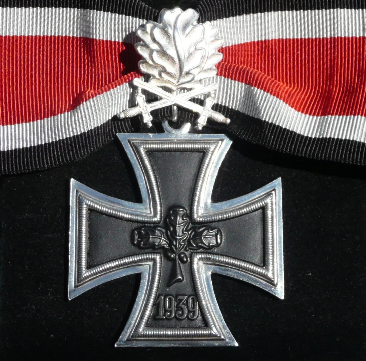 Св сс. Железный крест Бундесвера. Денацифицированный Железный крест. Железный крест вермахта. Железный крест 2008.