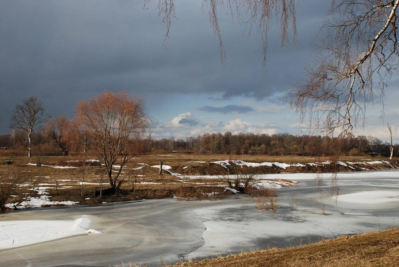 в период март апрель