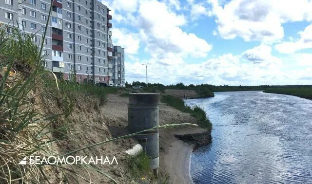 Вдали на крутом известковом. Набережная реки Кудьма Северодвинск. Набережная реки Кудьма 5 Северодвинск. Набережная реки Кудьма 9 Северодвинск. Река Кудьма Северодвинск.