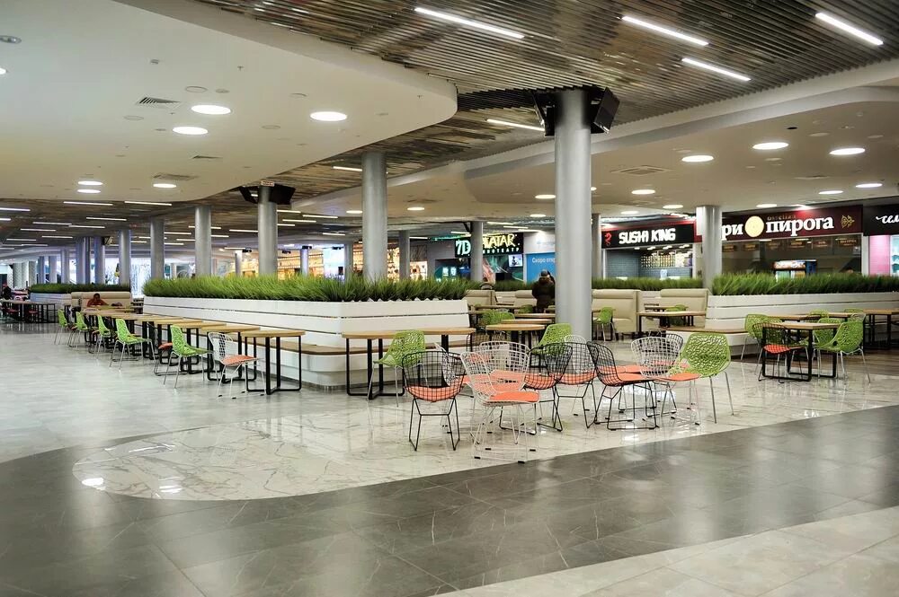 Фудкорт 4 этаж гринн орел. Фудкорт орел мега гринн. Фудкорт курск. Фудкорт гринн орел. Манеж курск фудкорт.