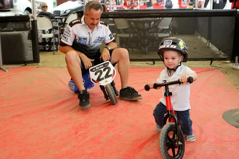 Бьют пит. Мистер смит гиф. Бьют пит. Ну погоди армянин. Брэд питт против брюса ли.
