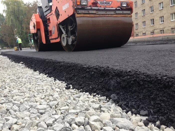 Битумом щебень