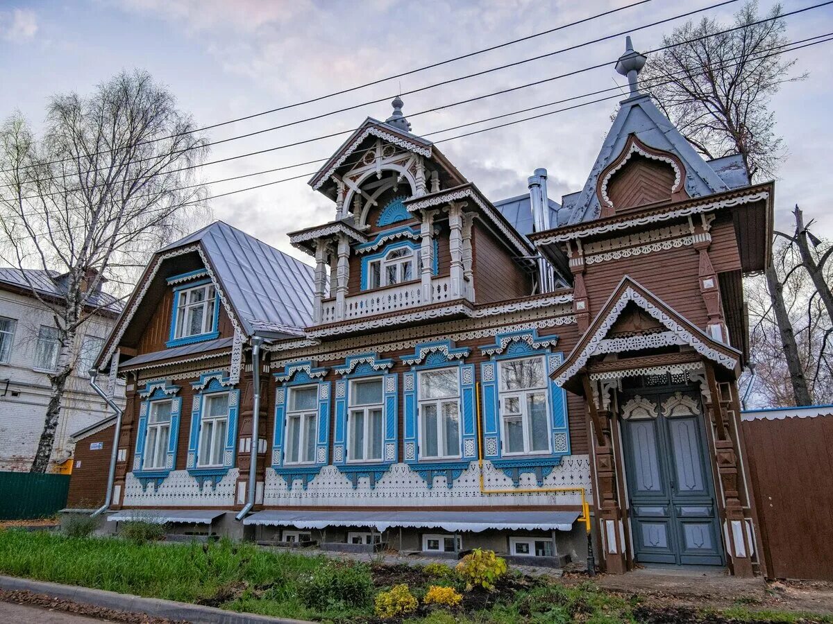 Нижний новгород антикварные. Дом купца Смирнова в Нижнем Новгороде. Дом купца Смирнова Нижний Новгород 19 век. Дом купца Смирнова в Нижнем Новгороде ул Дальняя. Терем Смирнова Нижний Новгород.