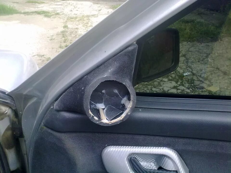 Рупора ваз 2114. Рупора ваз 2114. Стойки под твитеры ваз 2114. Стойки с рупорами 2114. Стойки под рупора ваз 2109.