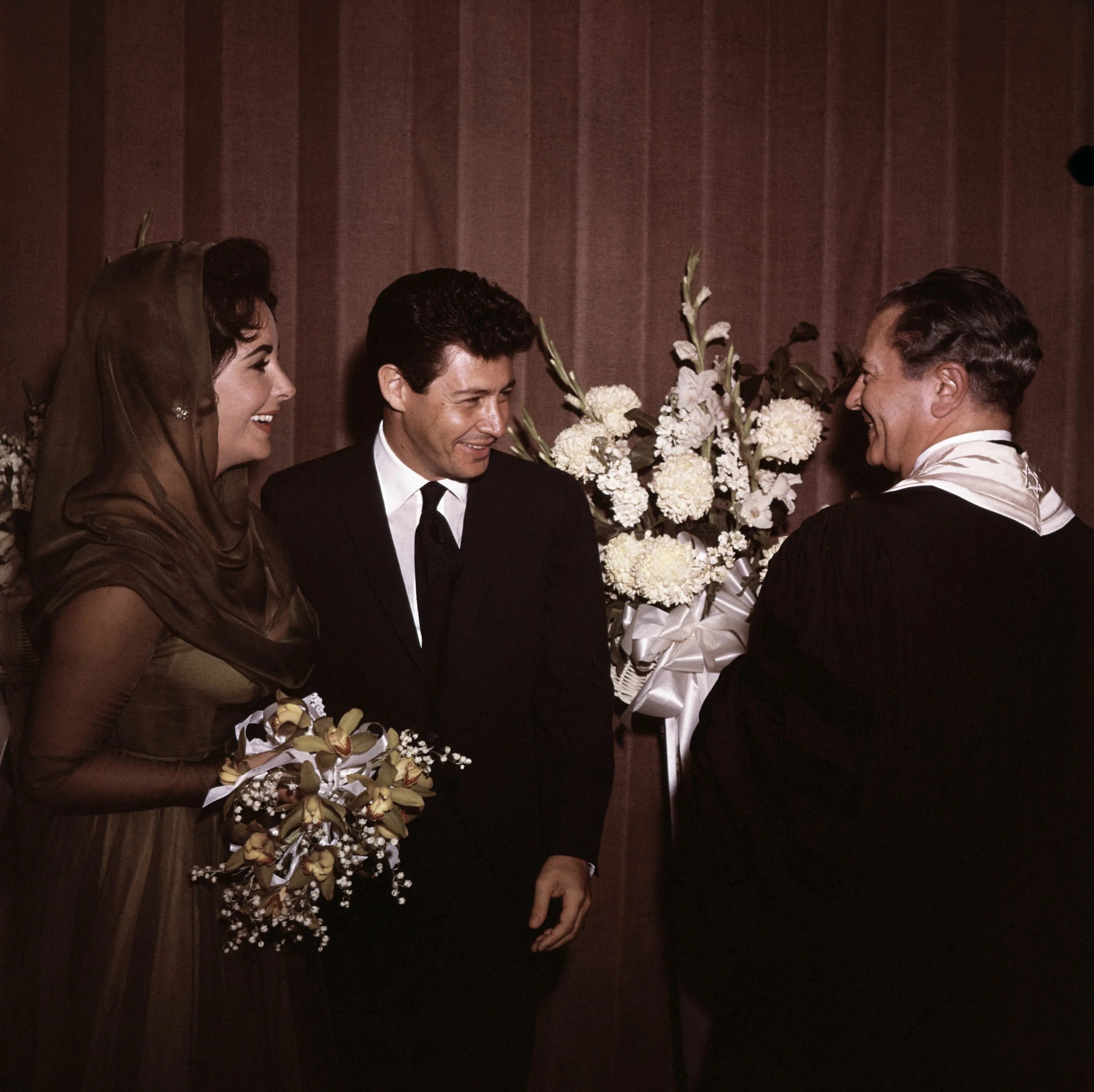 Элизабет Тейлор и Эдди Фишер свадьба. Elizabeth Taylor and Eddie Fisher at Wedding. Мамы на свадьбах знаменитостей. Эдди Фишер и Элизабет Тейлор фото.