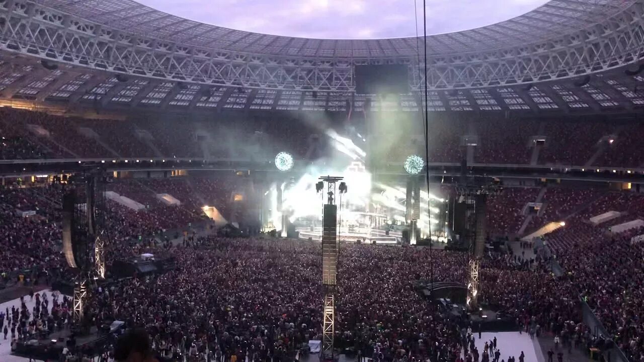 Концерт рамштайн в Москве 2019 в Лужниках. Лужники стадион Rammstein. Rammstein Лужники 2019. Rammstein концерт Лужники.