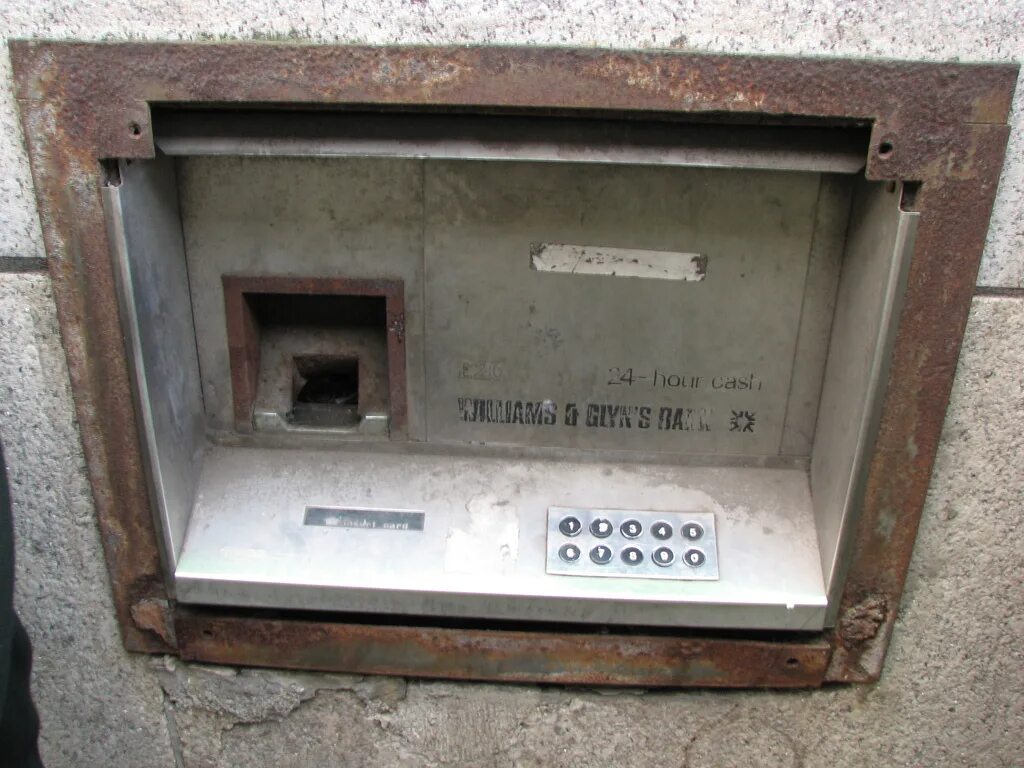 First atm. Первый Банкомат 1967. Самый первый Банкомат. Первый Банкомат в СССР. Самый первый Банкомат Сбербанка.